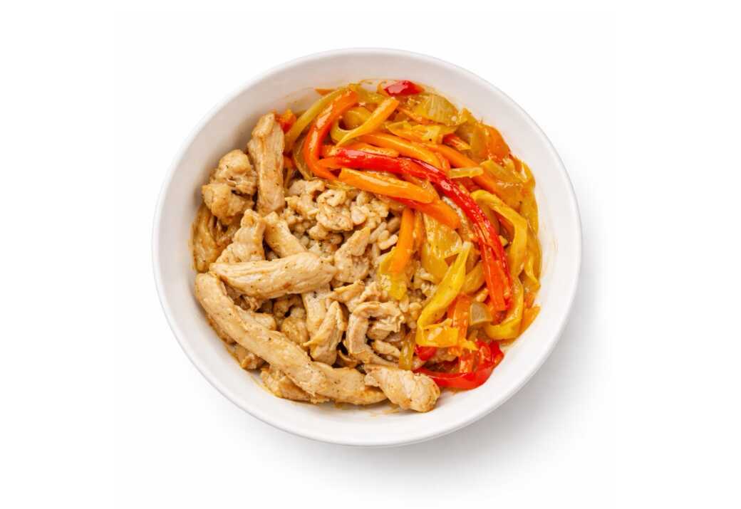 Удон с курицей и овощами охлажденный