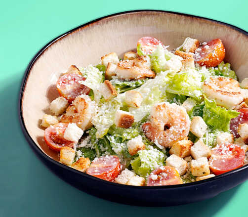 Салат Цезарь с креветками