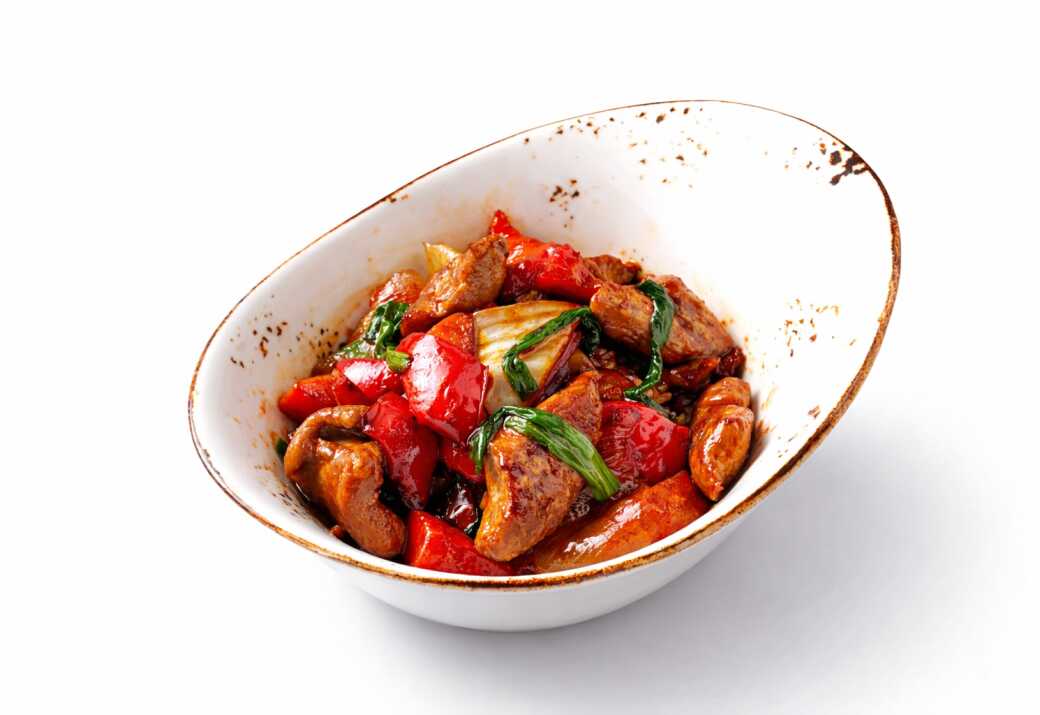 Нежная индейка в овощном соте с рисом