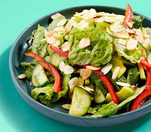 Салат «Ясай сарада» с авокадо и соусом понзу