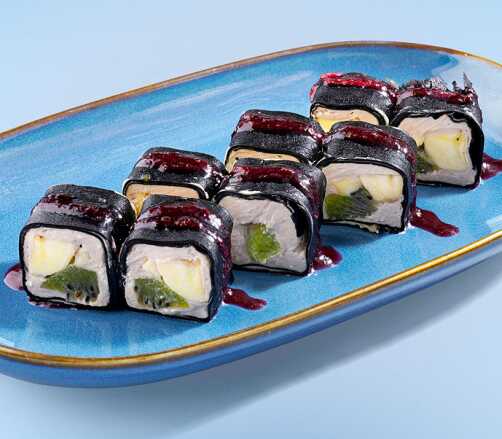 Сладкий ролл с бананом и киви